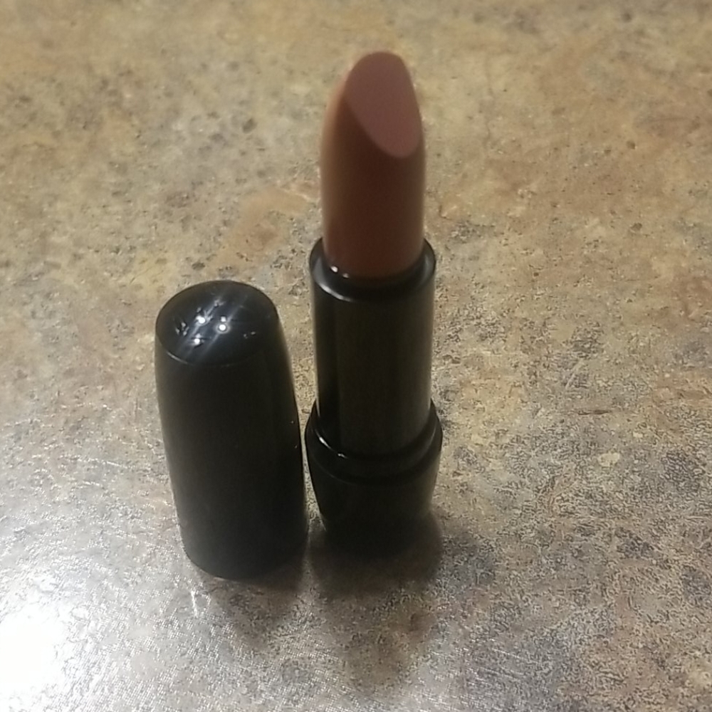 🦋sale🦋NWOT nude Lancome lipstick